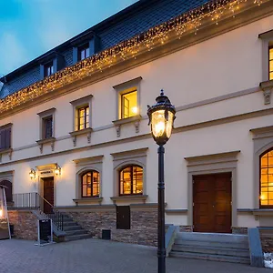 https://male-versailles.karlovyvary-hotels.com